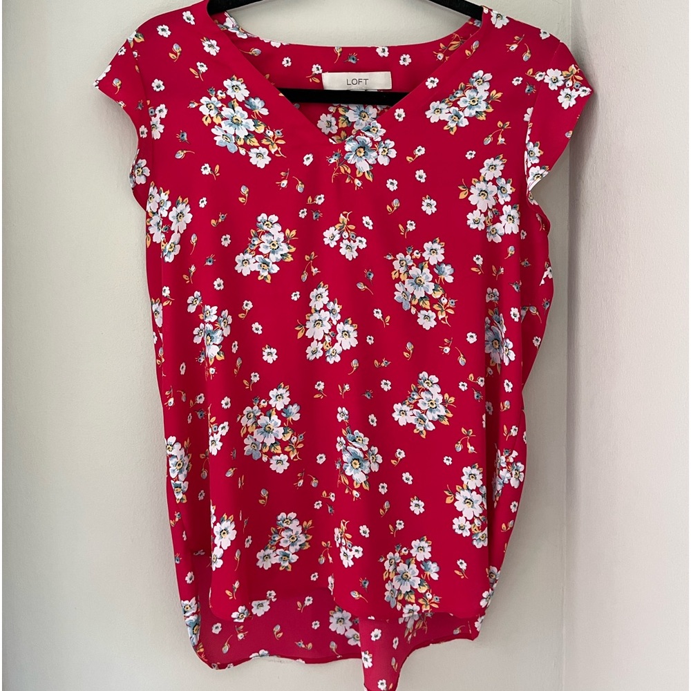 Size S loft raspberry/white top in new condition.